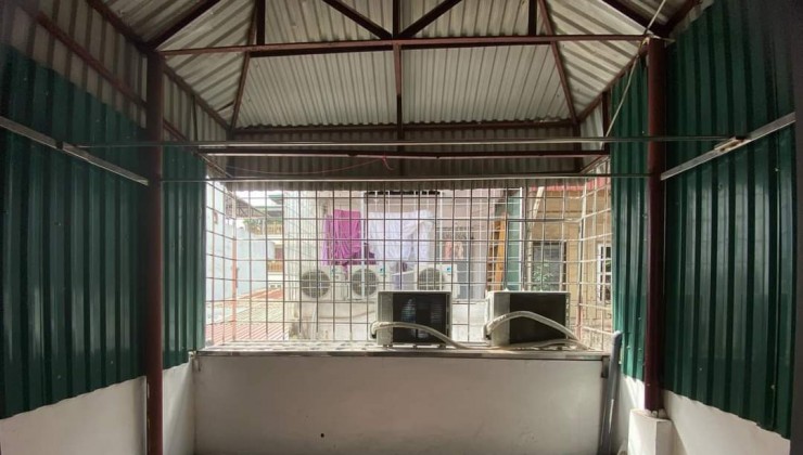 Cho ở nhóm 9 người Phố Khâm Thiên, 4 tầng, 30m2, 3 ngủ khép kín, 12 Triệu
